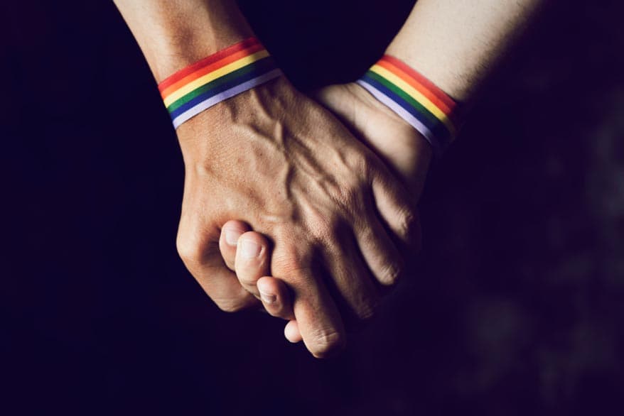 Zwei Männer Hand in Hand