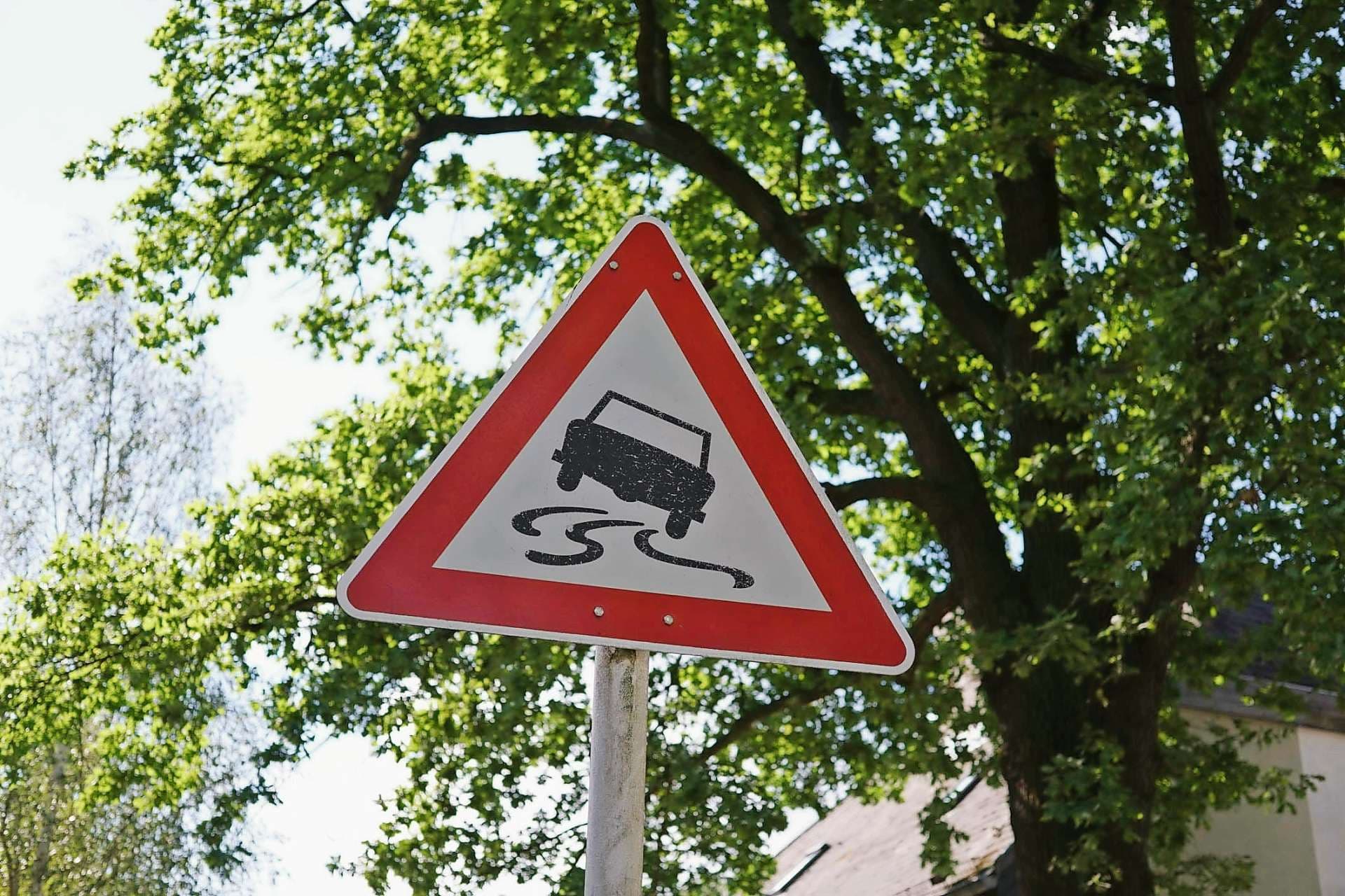 Traffic sign for slippery road