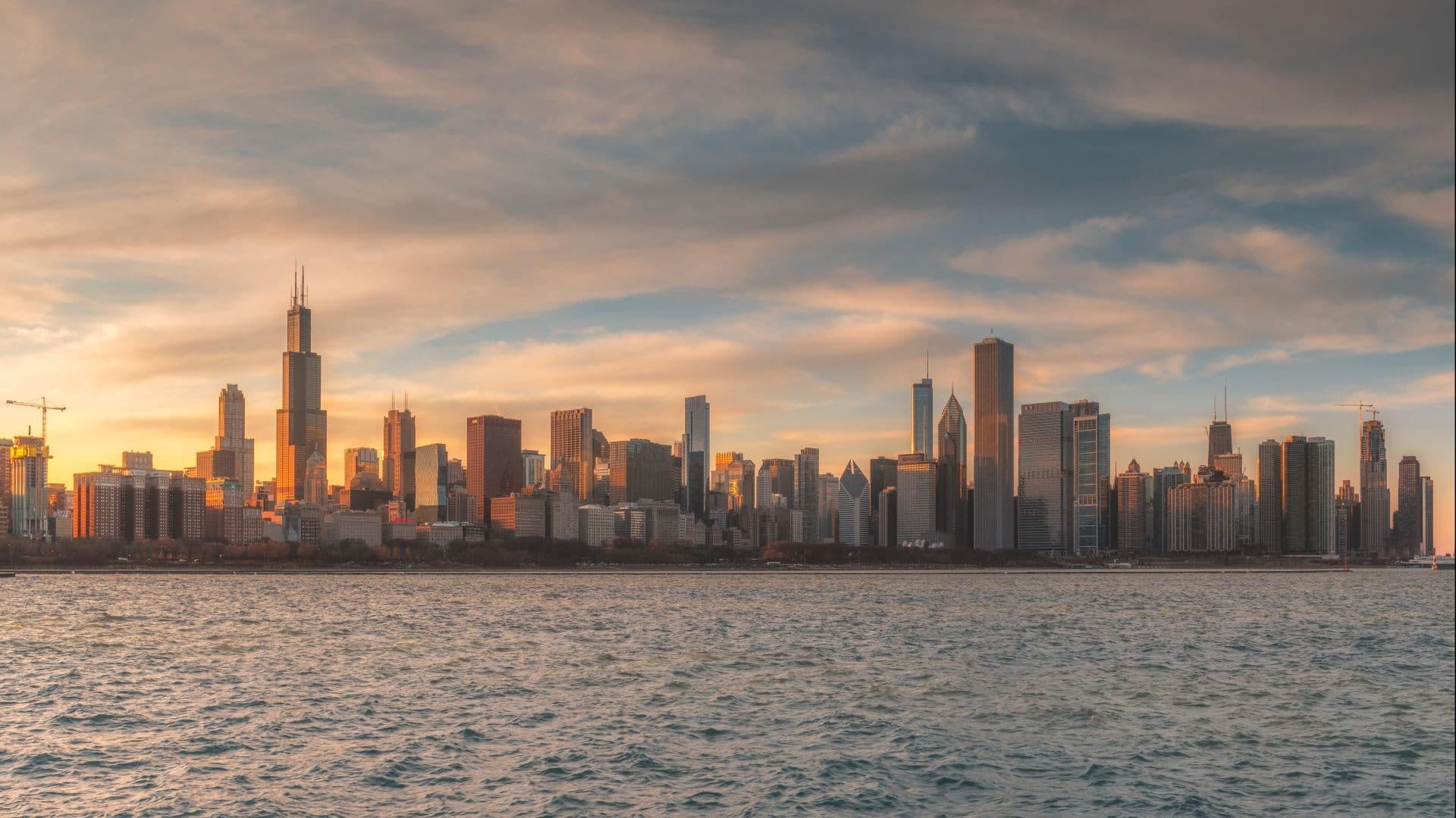 Another shot at golden hour of my favorite city skyline. Chicago in his glory!