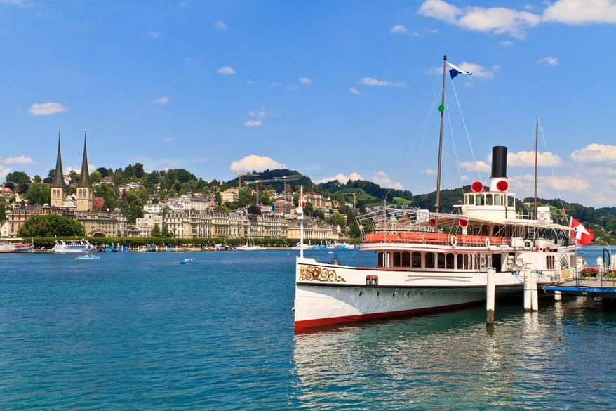 Dampfschiff auf dem Vierwaldstätterseee in Luzern