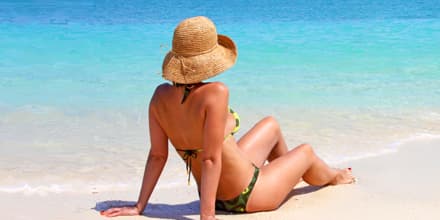 Frau_Strand_think_97887216_02