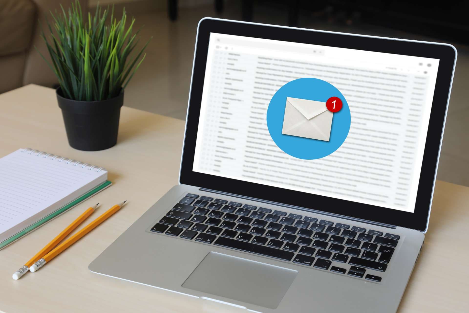 Neue Mail Online-Nachricht E-Mail-Kommunikation Laptop-Computer Schreibtisch