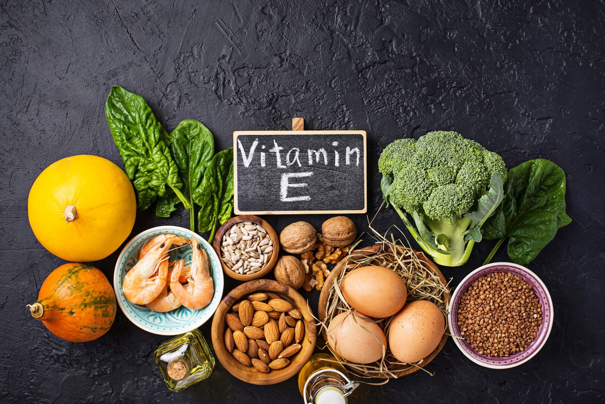 Sortiment an Nahrungsmittelquellen für Vitamin E. Gesunde Produkte