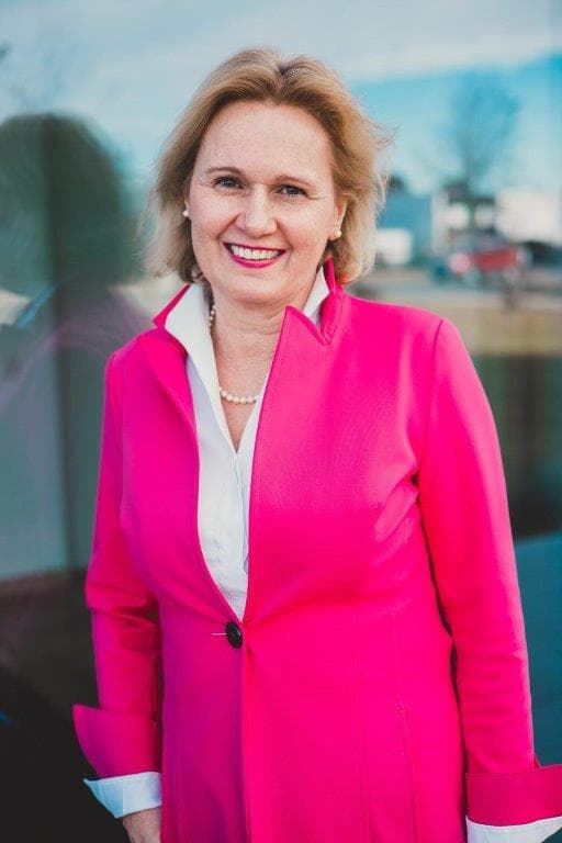 Dr. Martina Dinhobl