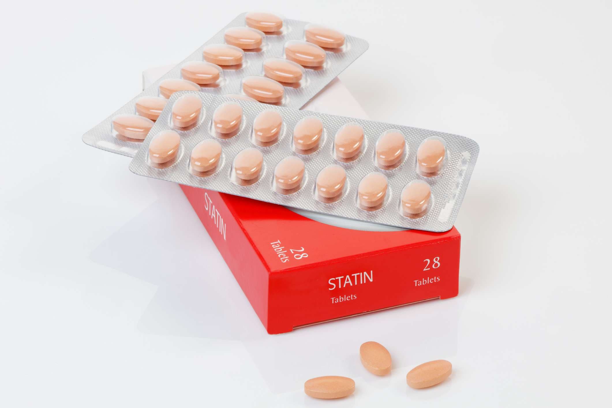 Eine generische Packung des umstrittenen cholesterinpräventiven Medikaments Statin - mit entfernten Logos