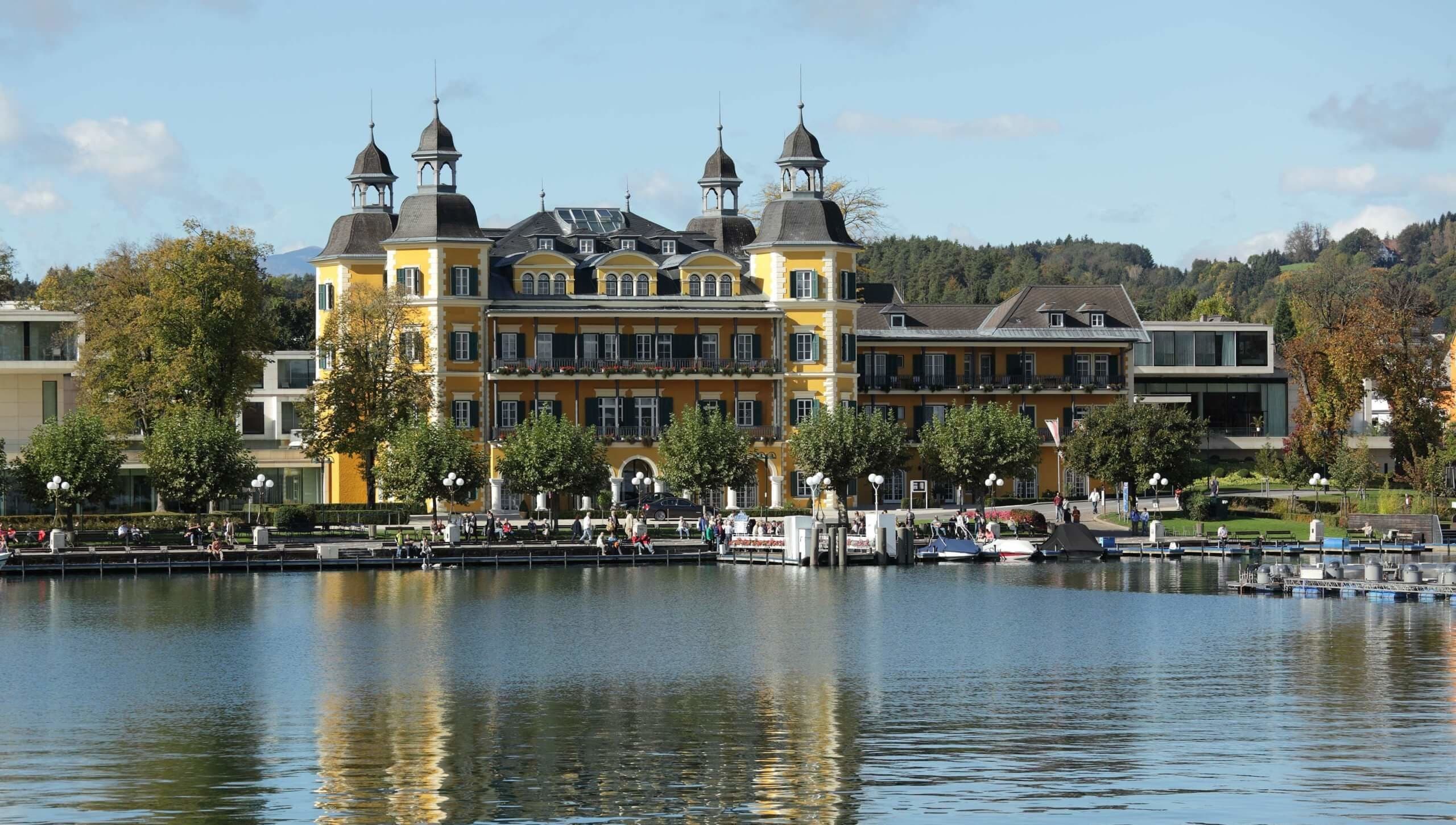 Berühmtes Schloss am Wörthersee in Velden, Kärnten, Österreich