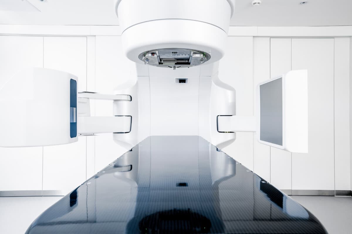Strahlentherapie, fortschrittlicher medizinischer Linearbeschleuniger in der therapeutischen Onkologie zur Behandlung von Krebs