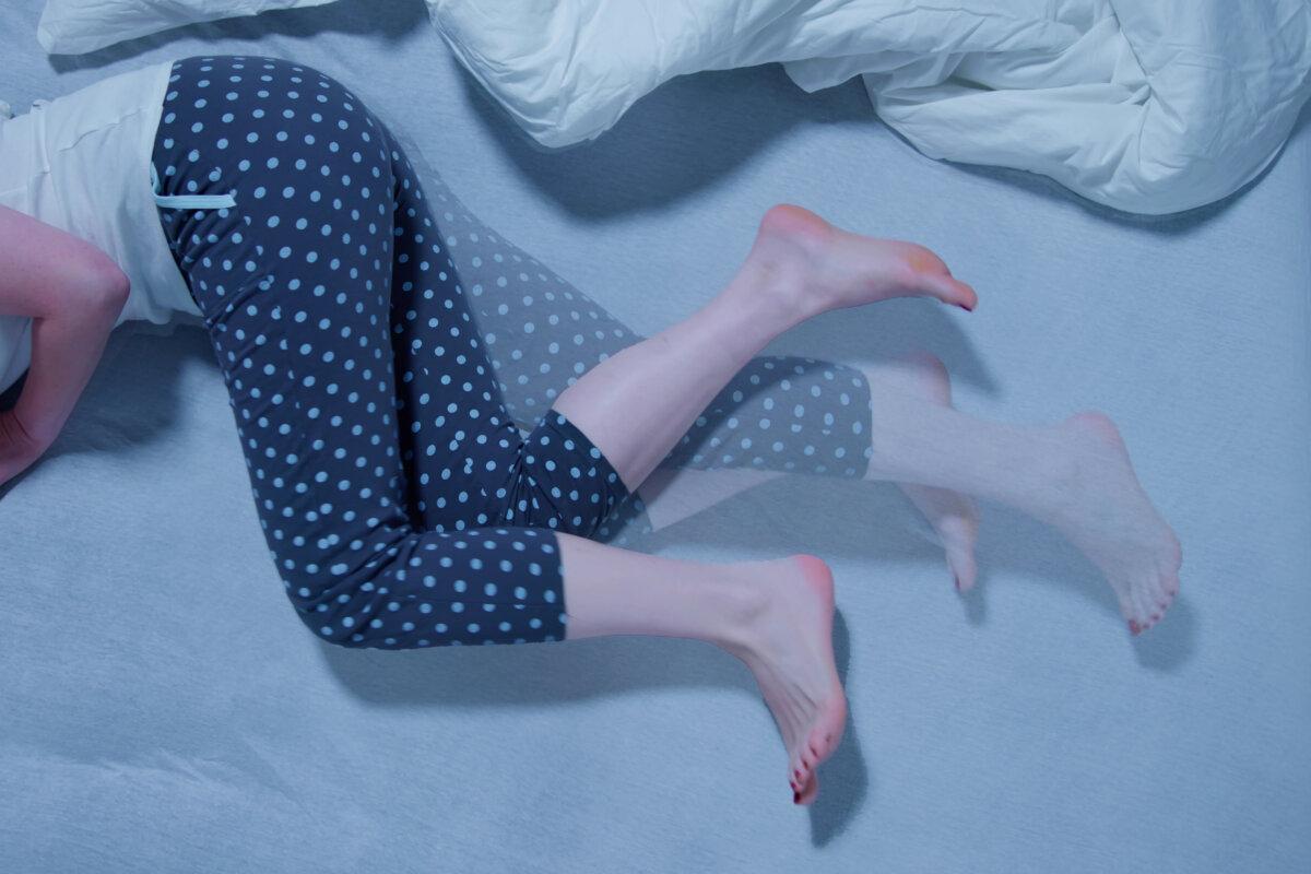 Restless-Legs-Syndrom: Frau kann nicht einschlafen