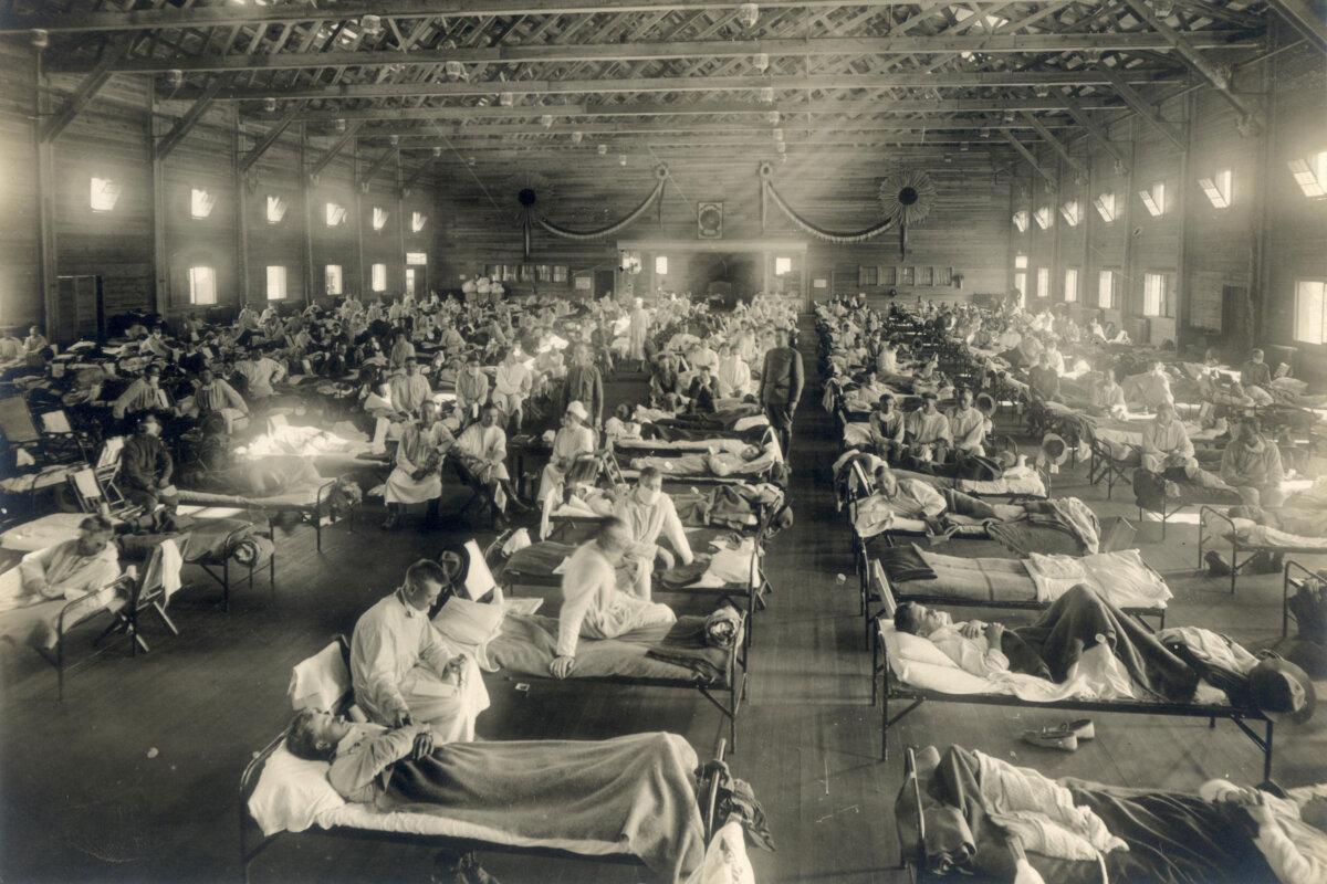 Ein Notlazarett in Fort Reiley, Kansas während der Influenza-Epidemie 1918.