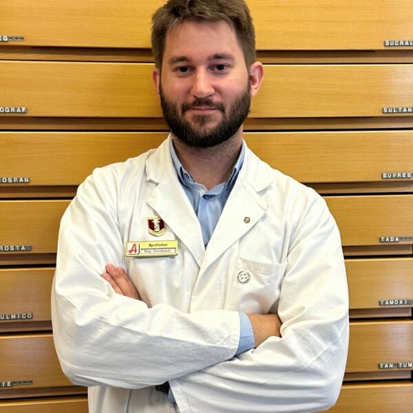 Mag. pharm. René Gerstbauer, BA BSc MA MA MSc