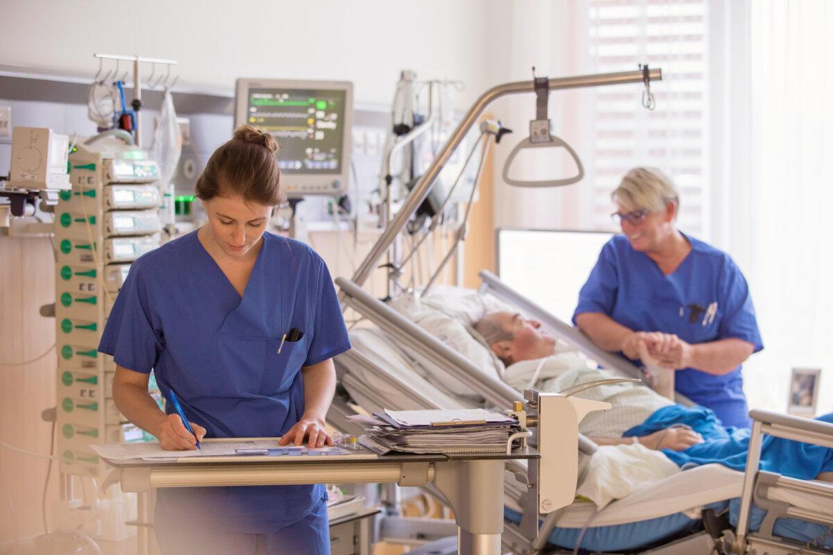 Viele Herz-Kreislauf-Krankheiten, die noch vor wenigen Jahren ein Todesurteil bedeuteten, sind heute sehr gut behandelbar. Jährlich führt das Ärzte- und Assistenzteam des Kardinal Schwarzenberg Klinikums in Schwarzach rund 1.400 diagnostische Herzkatheter-Untersuchungen und mehr als 700 Stent-Setzungen durch.