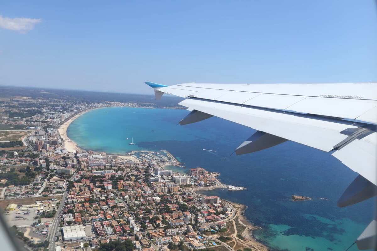 Flugzeug über Palma de Mallorca