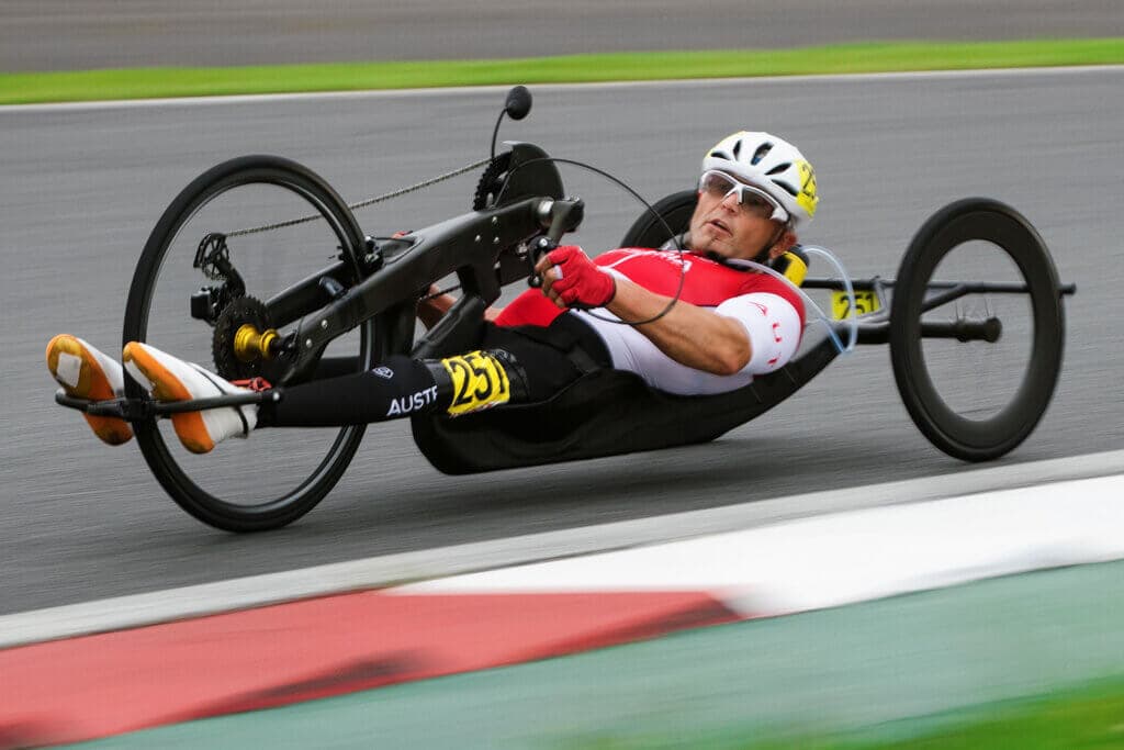 Walter Ablinger auf seinem Rennrad bei den Paralympics in Tokyo im September 2021.