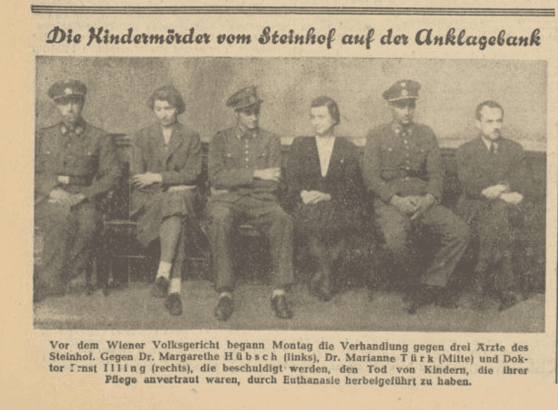 Dr. Margarethe Hübsch (2. v.l.), Dr. Marianne Türk (4. v.l.) und Dr. Ernst Illing (r.) auf der Anklagebank während ihrem Prozess vor dem Wiener Volksgericht am 15. Juli 1946.