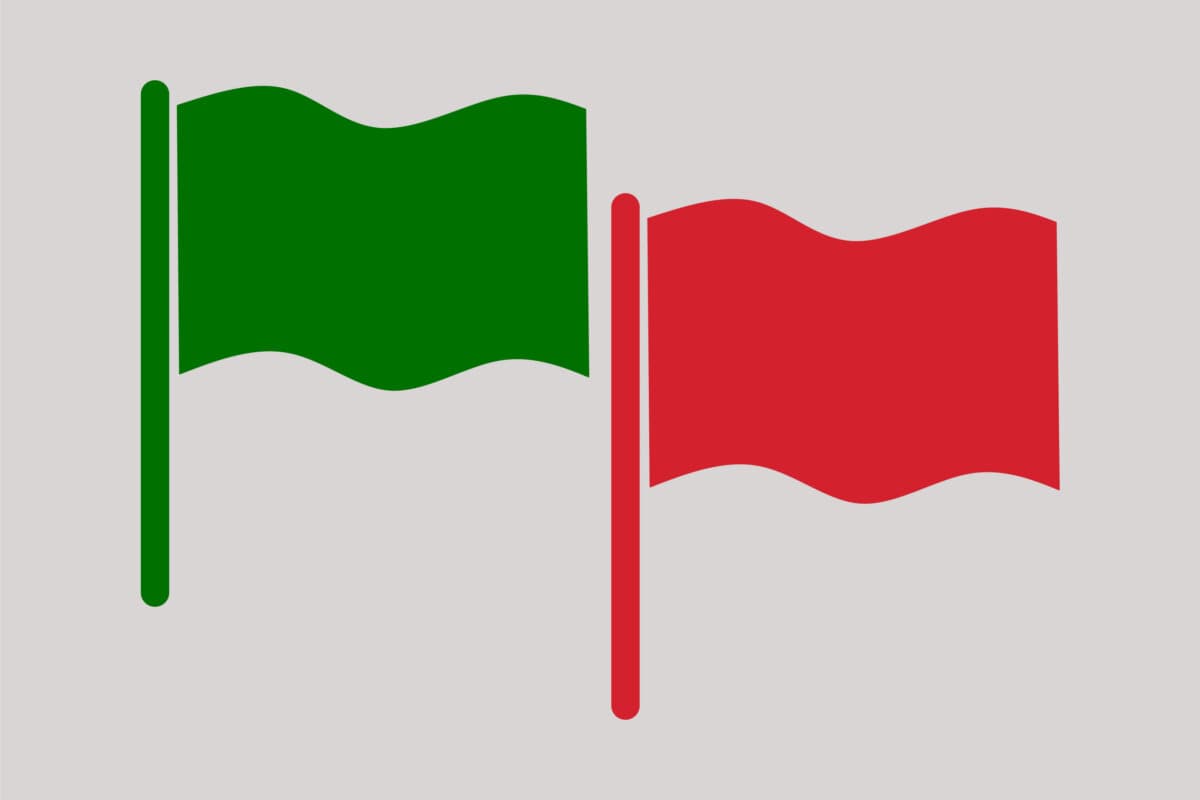 Rote und grüne Flagge.