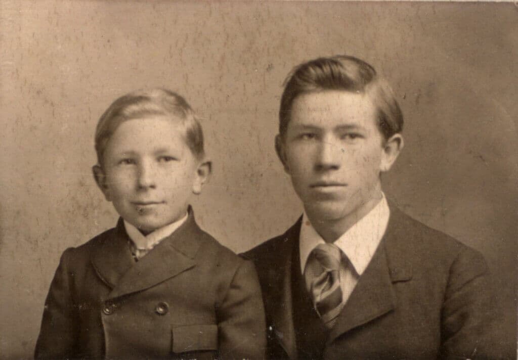 Frederick und Thompson Banting, ca. 1900.
