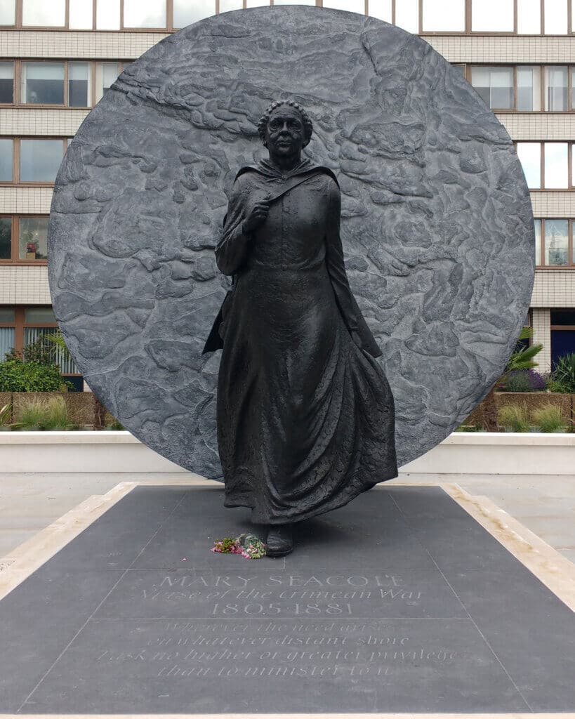 Mary Seacole-Statue von Martin Jennings, am Vorplatz des St Thomas' Hospital, London.