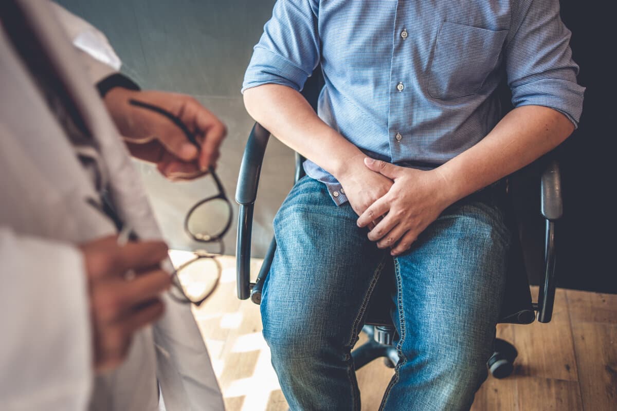 Ärzte beraten junge Männer über Prostatakrebs und Geschlechtskrankheiten, einschließlich sexueller Funktionsstörungen.