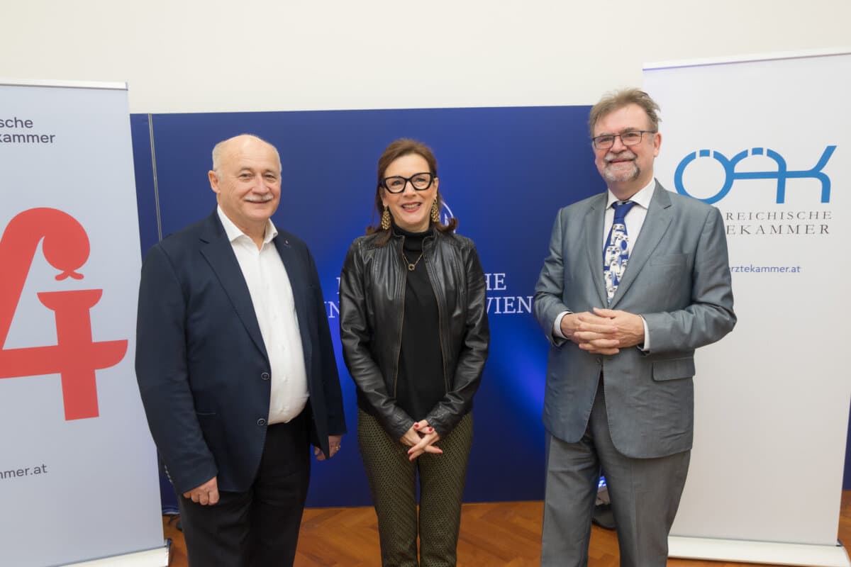 v.l.: Gerhard Kobinger, Präsidiumsmitglied der Österreichischen Apothekerkammer Ursula Wiedermann-Schmidt, Leiterin des Zentrums für Pathophysiologie, Infektiologie und Immunologie der MedUni Wien Rudolf Schmitzberger, Leiter des Impfreferates der Österreichischen Ärztekammer