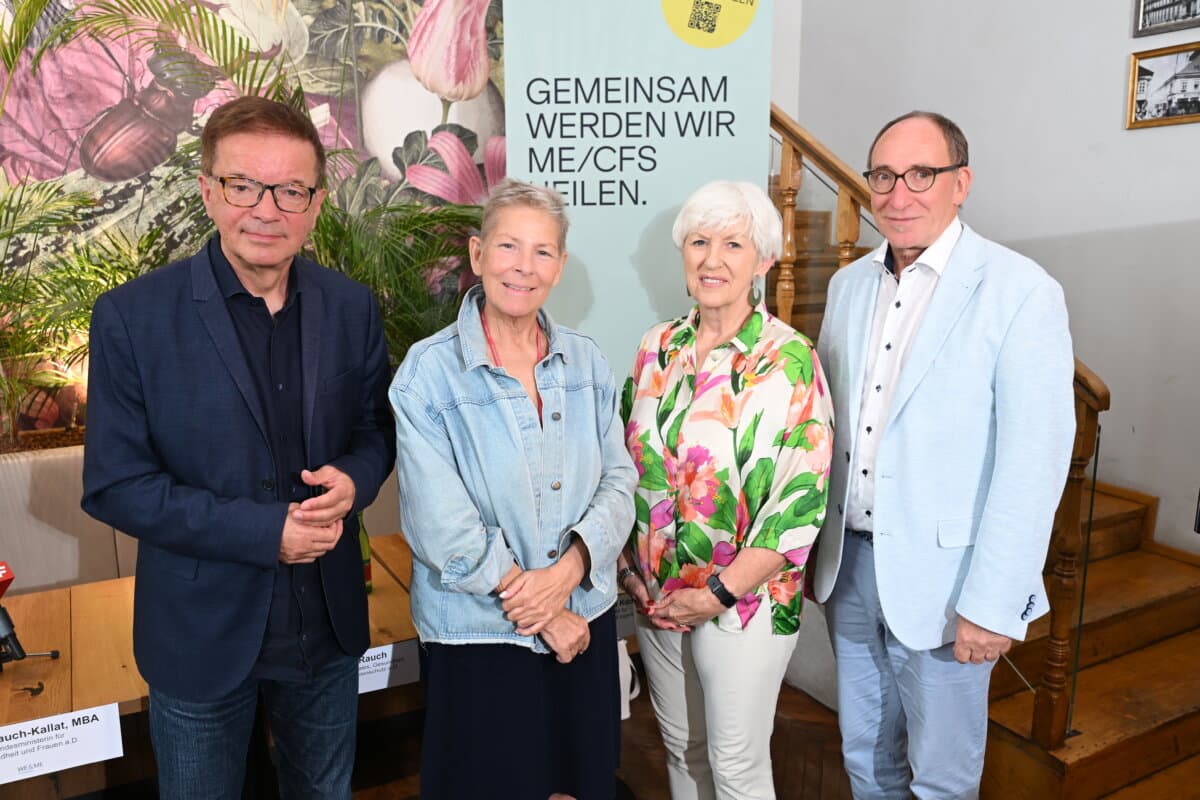 Vier ehemalige Gesundheitsminister, nämlich Rudolf Anschober, Andrea Kdolsky und Maria Rauch-Kallat und Johannes Rauch, unterstützen den Aktionsplan für ME/CFS-Betroffene.