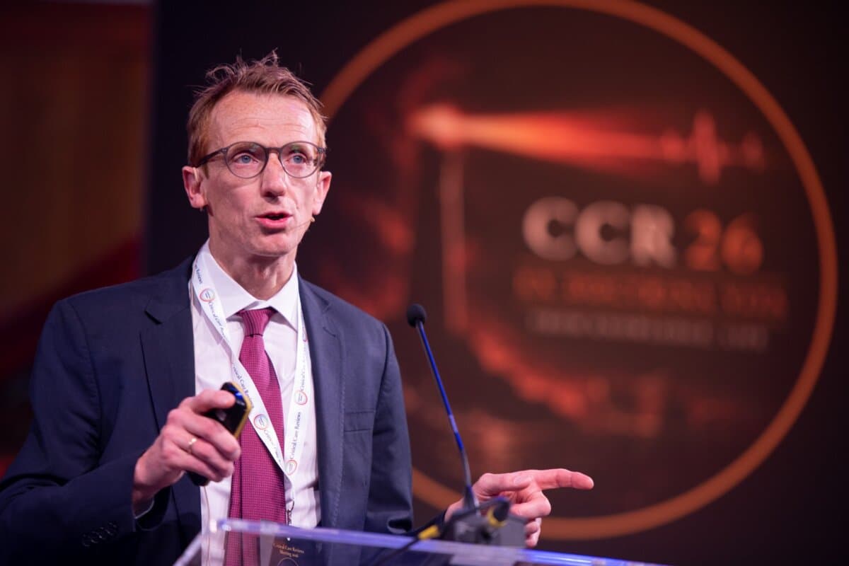 Christian Stoppe, Erstautor zu einer Studie, die hochdosiertes Vitamin C bei Verbrennungen untersuchte.
