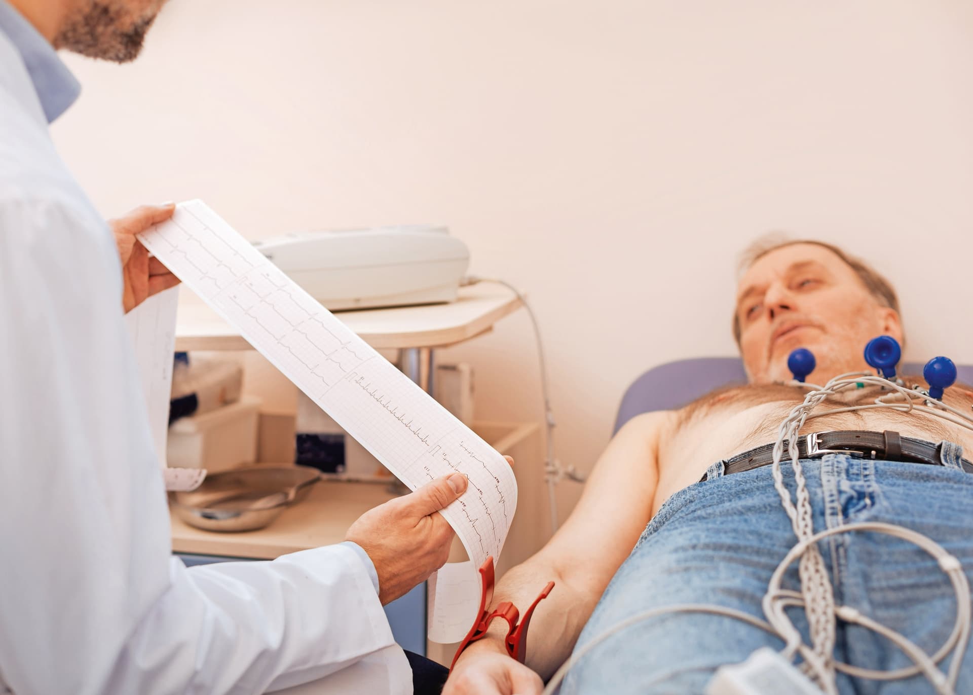 Viele Patienten finden mit einer Frequenzkontrolle unter antithrombotischer Therapie das Auslangen.