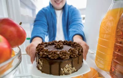 Oft erhalten Betroffene ein Präparat mit 10.000 Einheiten, welches sie dreimal täglich einnehmen sollen. Steht allerdings ein Stück Torte mit 15 Gramm Fett auf dem Speiseplan, reicht das nicht unbedingt aus.