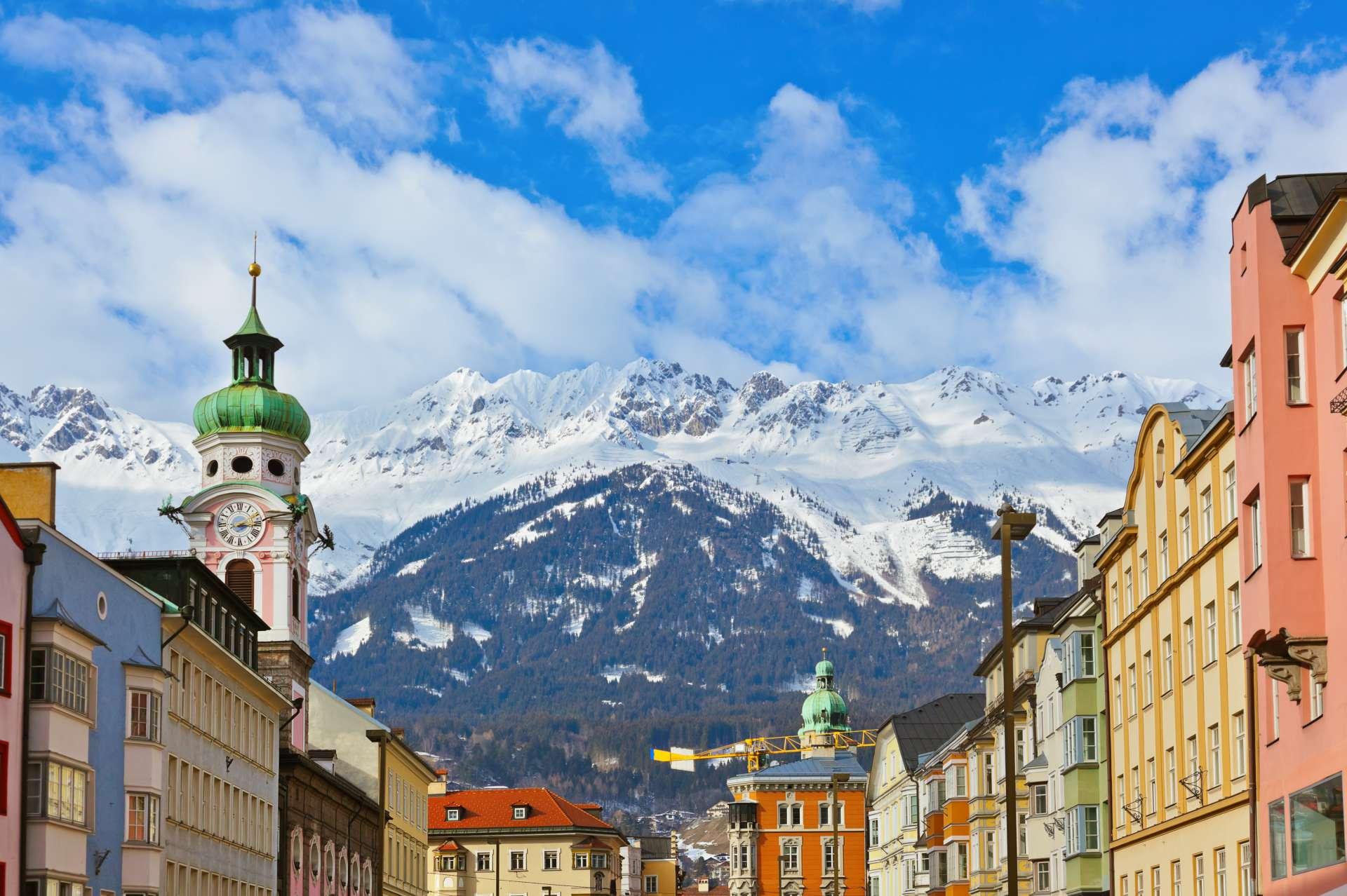 Altstadt in Innsbruck Österreich - Architekturhintergrund