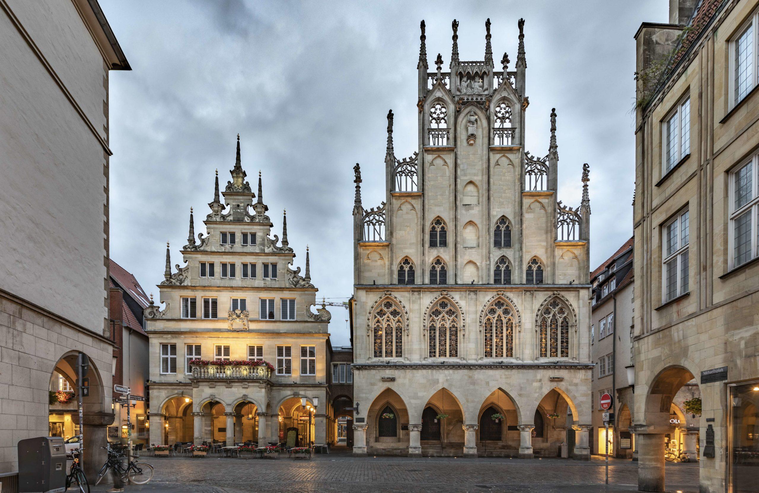 Giebel des Stadtweinhauses und Rathaus am Prinzipalmarkt, Münster, Münsterland, Nordrhein-Westfalen, Deutschland