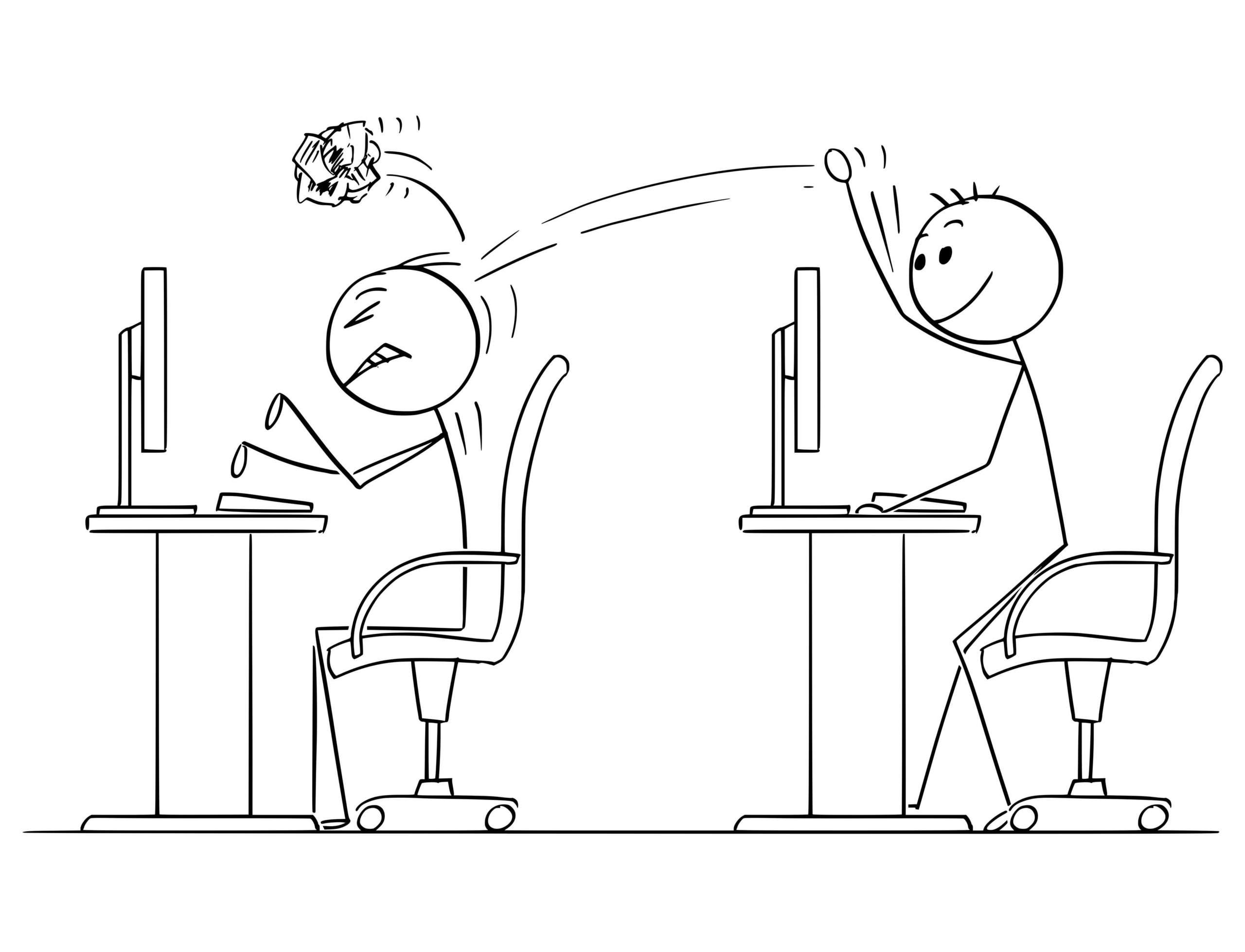 Karikatur eines Geschäftsmannes, der einen zerknitterten Papierball auf einen Kollegen wirft