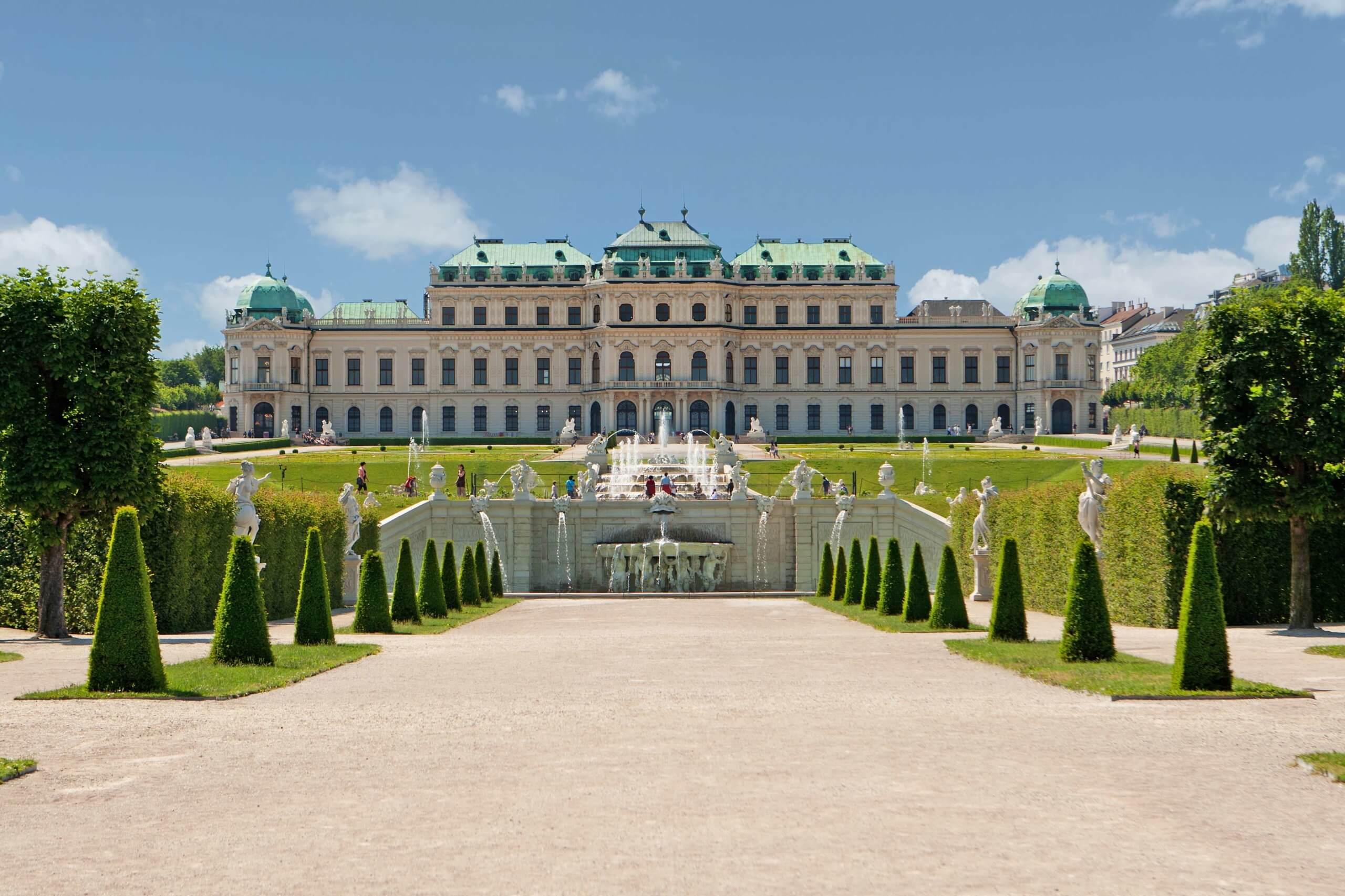 Schloss Belvedere Wien, historisches Gebäude und Wahrzeichen mit Garten und Kaskaden