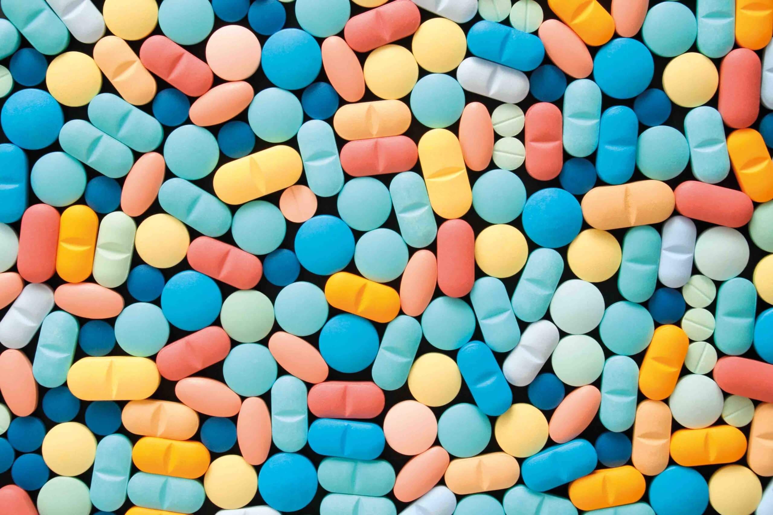 Draufsicht auf viele Pillen