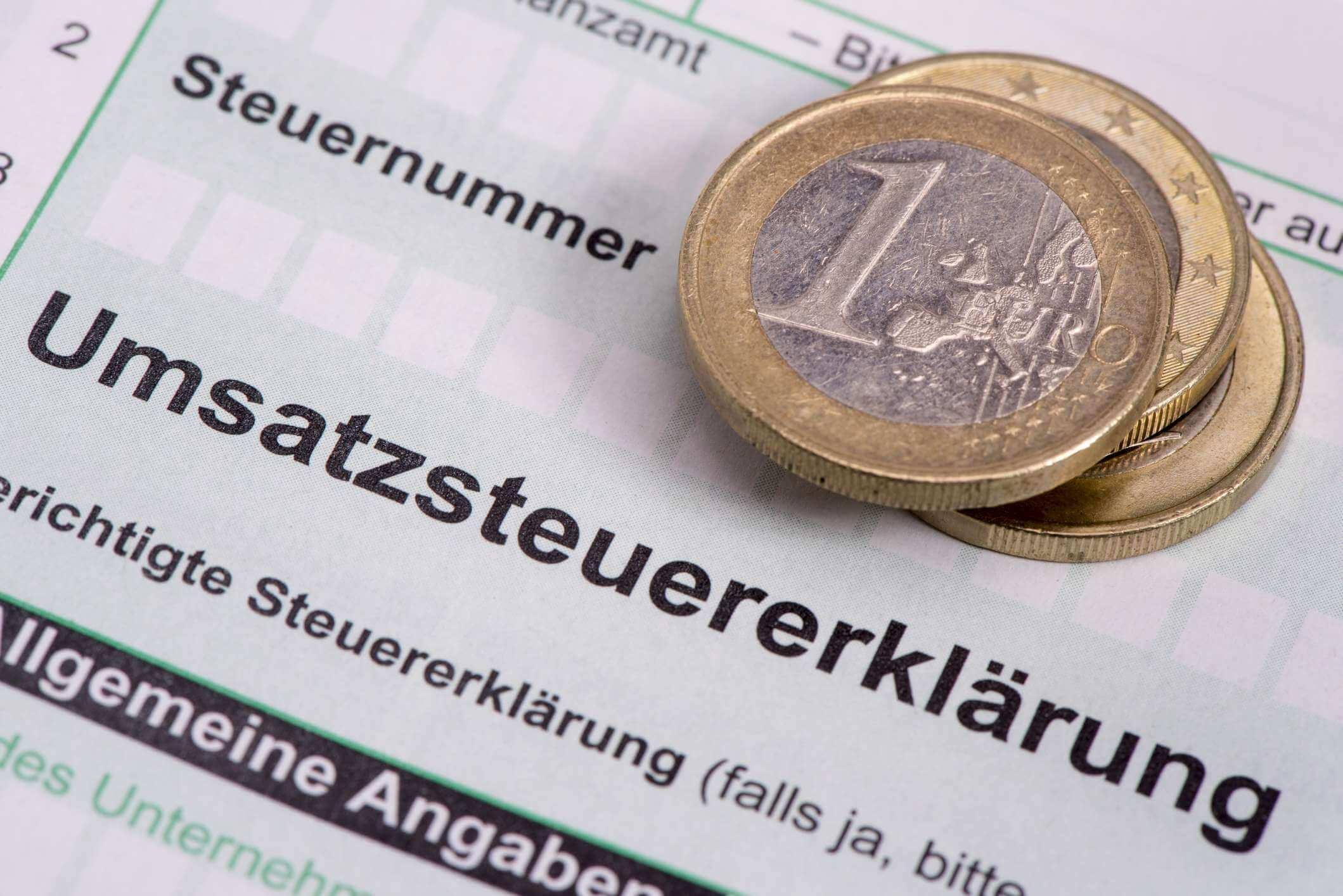Make filling in German tax form for sales tax VAT - in German language: Umsatzsteuererklärung