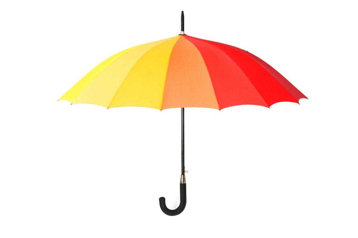 Bunter Regenschirm getrennt auf dem weißen Hintergrund