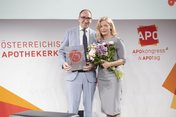 Gesundheitsminister Johannes Rauch und Apothekerkammer-Präsidentin Dr. Ulrike Mursch-Edelmayr