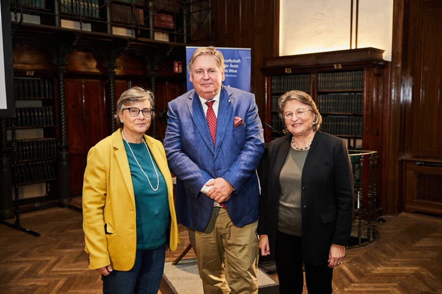 Der neue Vorstand der Gesellschaft der Ärzte in Wien: Univ.-Prof. Dr. Renate Kain, PhD, Univ.-Prof. Dr. Ernst Agneter, MBA, und Univ.-Prof. Dr. Beatrix Volc-Platzer